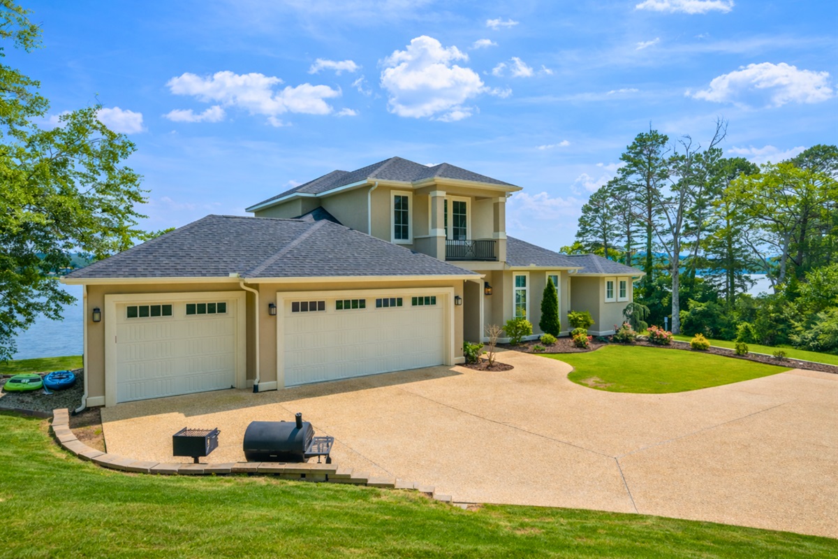 [The Home] Tons of Parking Space Available for you and your Crew!