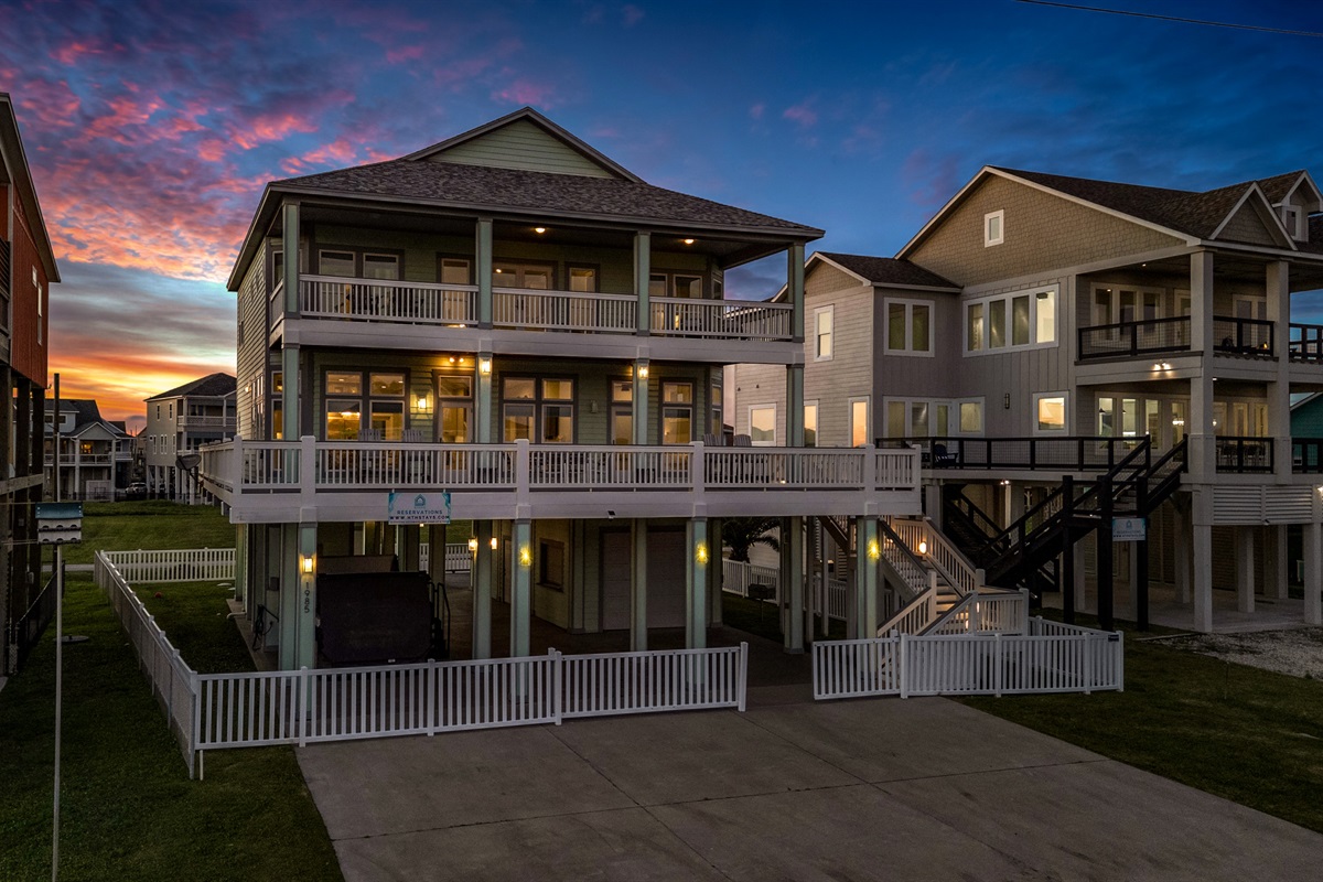 Crystal Paradise Exterior: Enjoy golden sunsets and cool coastal breezes from the home’s spacious upper balconies.