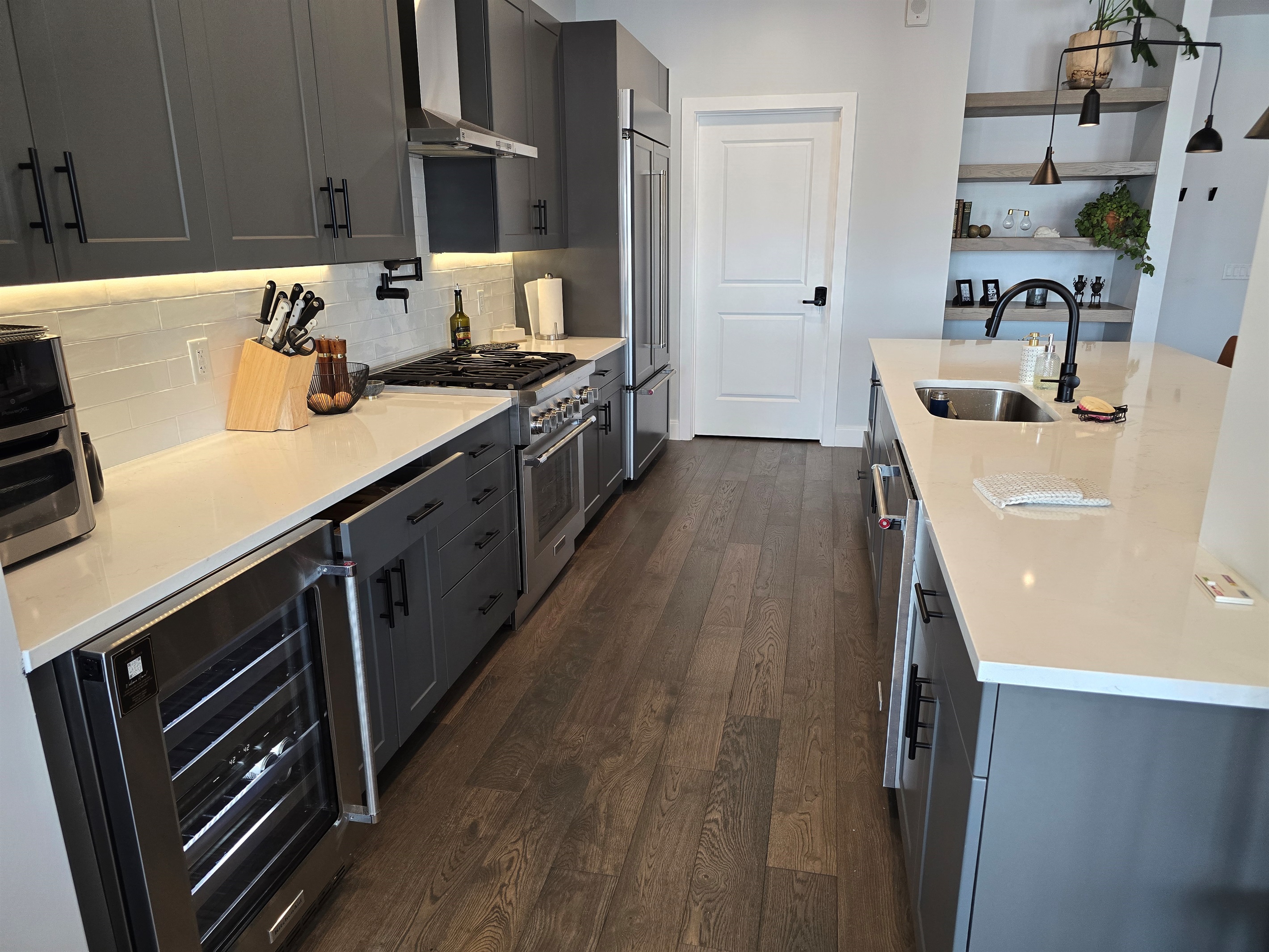 Full kitchen with dishwasher and microwave 