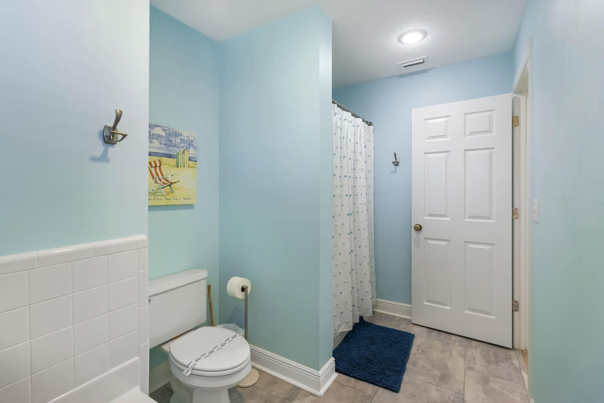 Find clean lines, modern fixtures, and enough vanity space for two people getting ready at the same time &mdash; small details that make a difference.