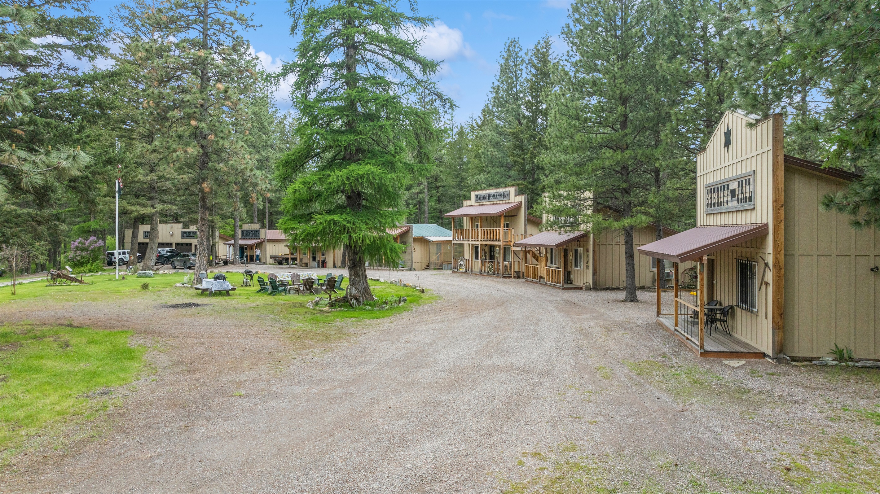 Fort Williasmon Glacier Vacation Rentals