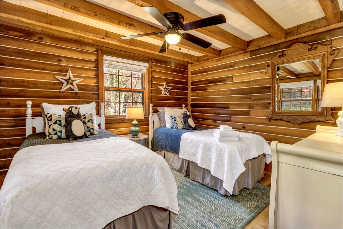 First Bedroom - 2 Twin Beds