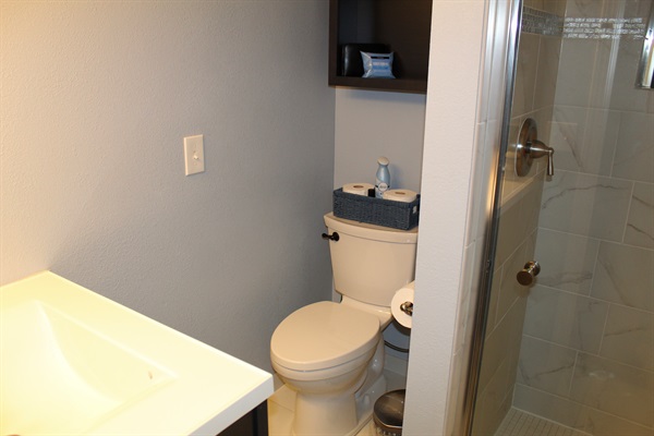 WC4 — Canyon Cave 3/4 ensuite bath