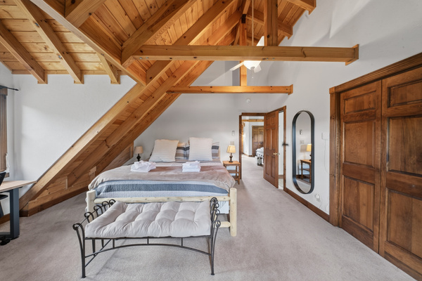 Vaulted ceilings, memory foam king bed. 