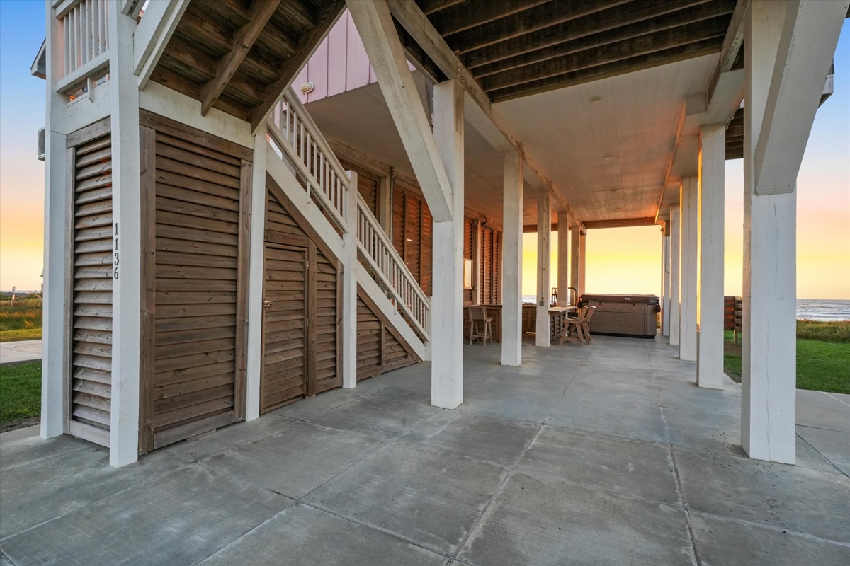 18c93ca5adb64ac3bc7ad3db23a0dbb2 Large | Beachhouse | Texas | TX | Vacation Homes | Galveston | Crystal Beach | Kokomo | Breezy Days | Beachfront Elegance | Sunrise Serenity | Southern Sands Property Management, LLC
