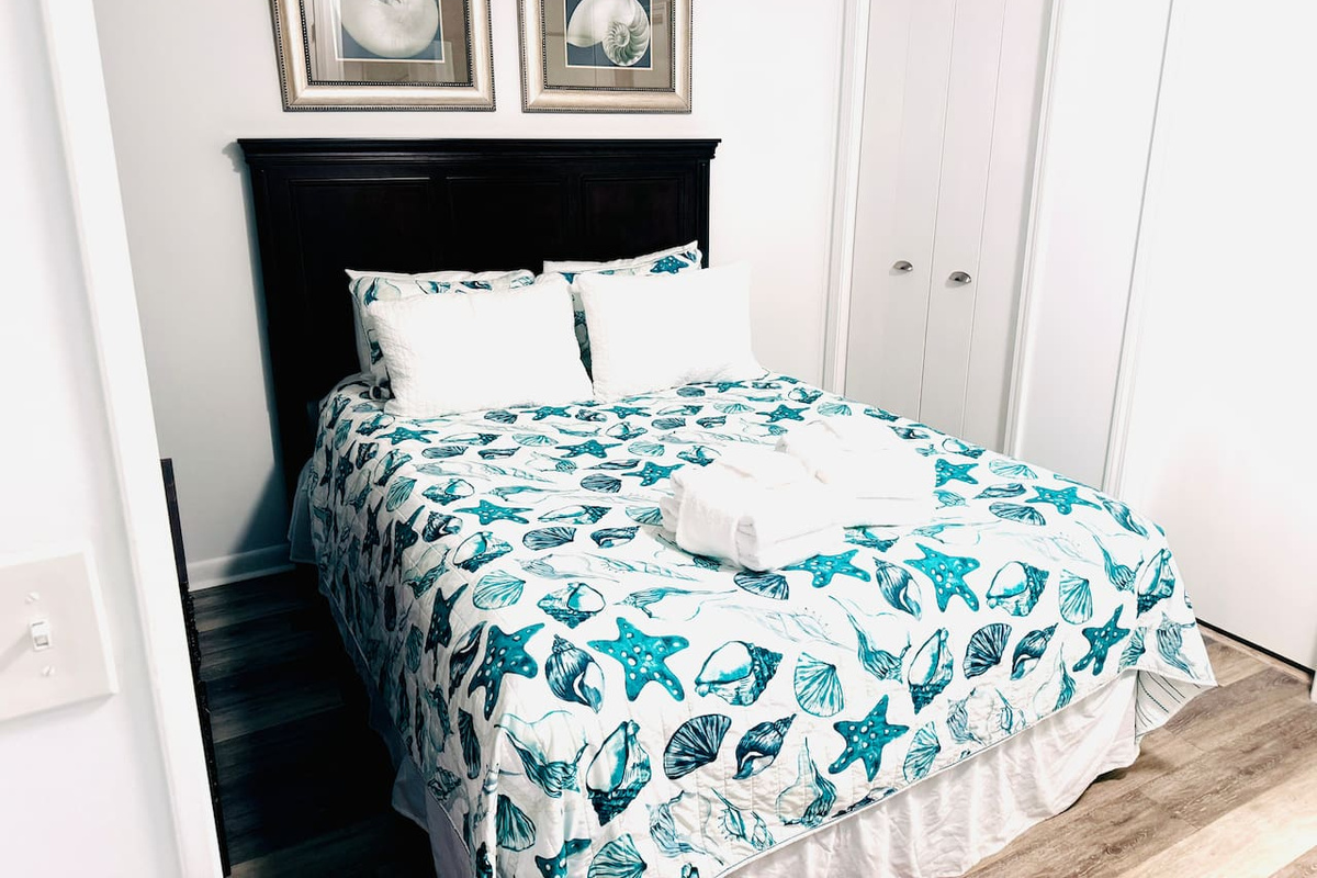 Queen bed with coastal bedding