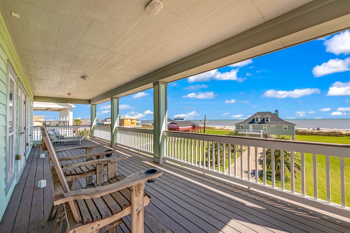 Crystal Paradise Outdoor Space: Wake up to stunning ocean views and the gentle sound of waves, a perfect way to start your day
