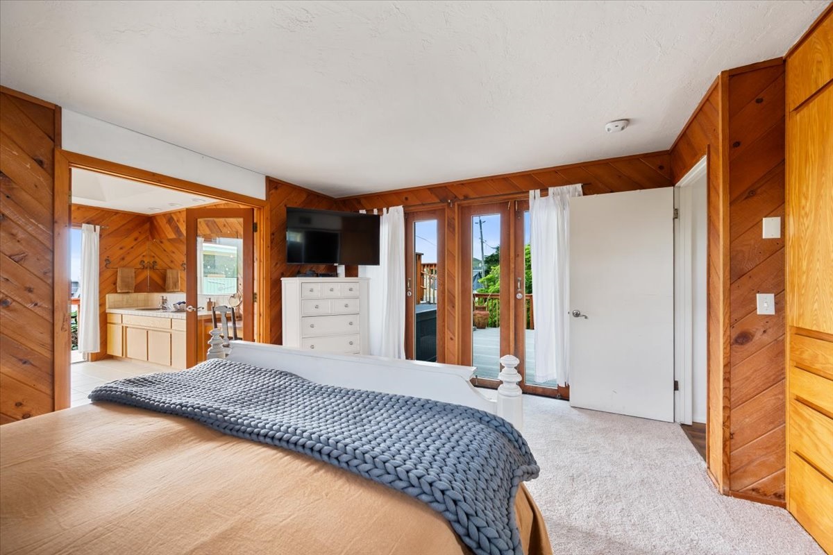 Primary suite with Smart TV