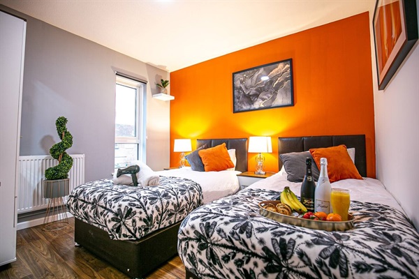 Oldbrook: 6-Bed Elegance, Milton Keynes rental in Milton Keynes