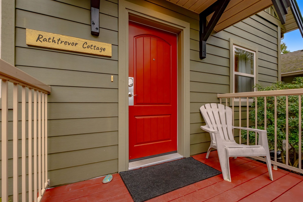 Welcome to Rathtrevor Cottage - just a 5 minute walk to the entrance of stunning Rathtrevor Provincial Park!