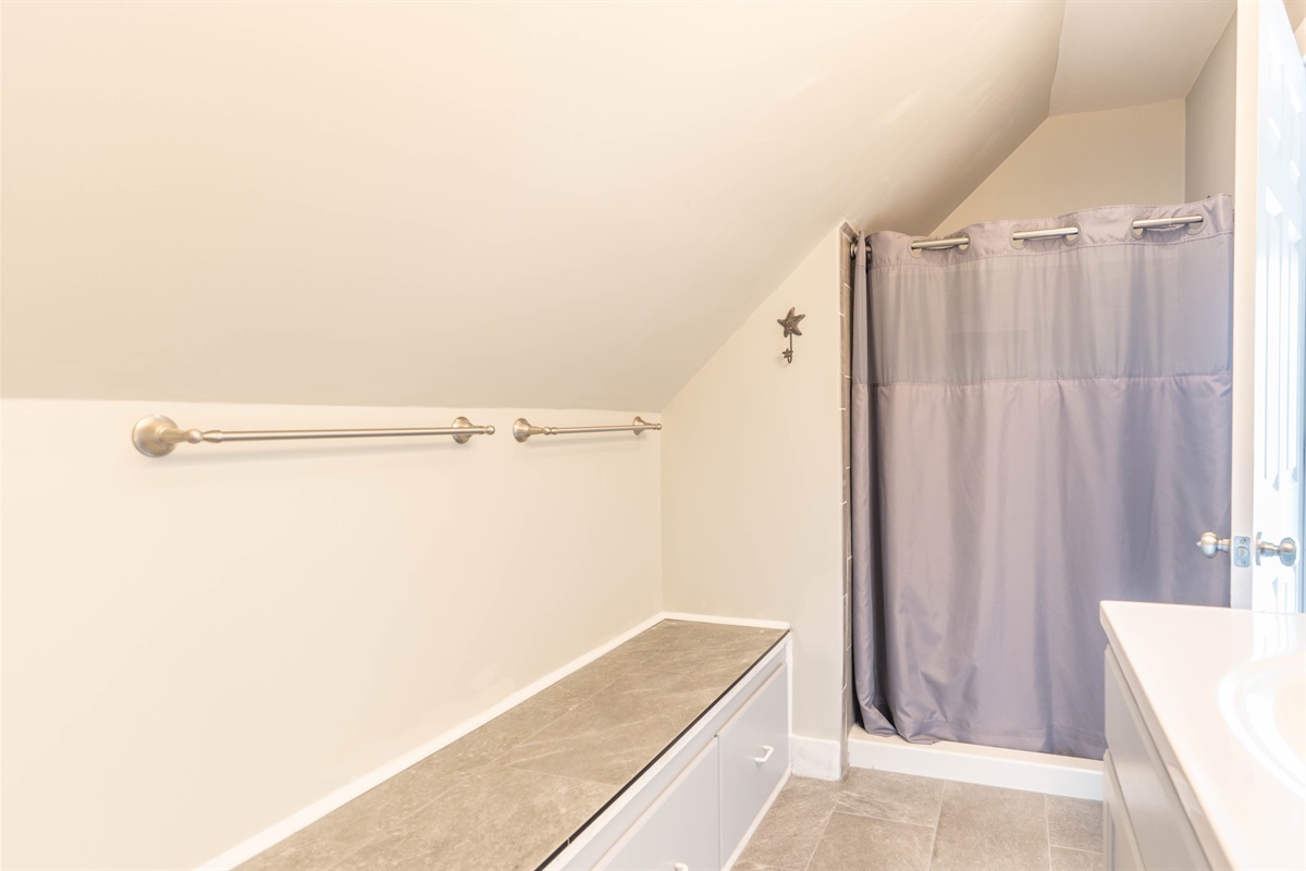 2nd Floor King Primary Ensuite Bathroom