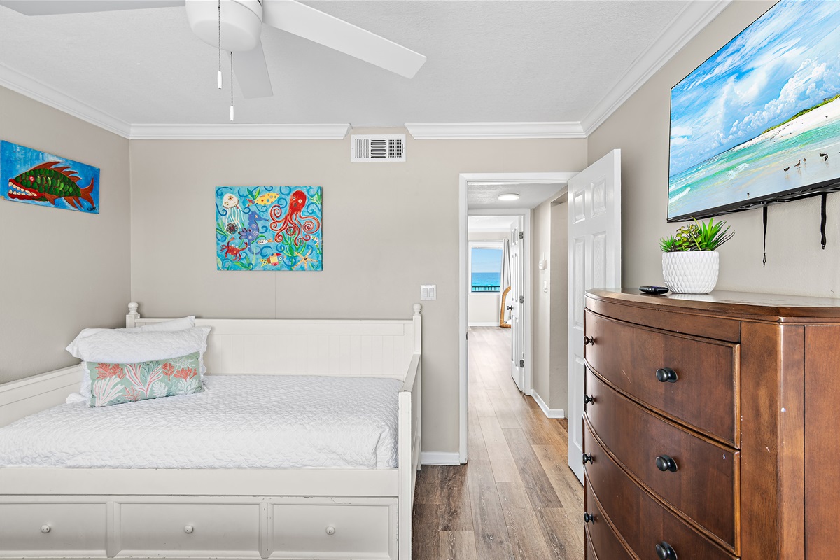 Guest Room 2 (Level 3): TWO Full Beds, Smart TV, Bathroom with Shower-Tub Combo (Sleeps 3)