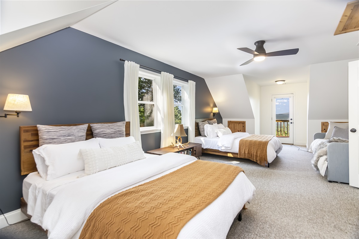 Two queens and twin bed- upstairs