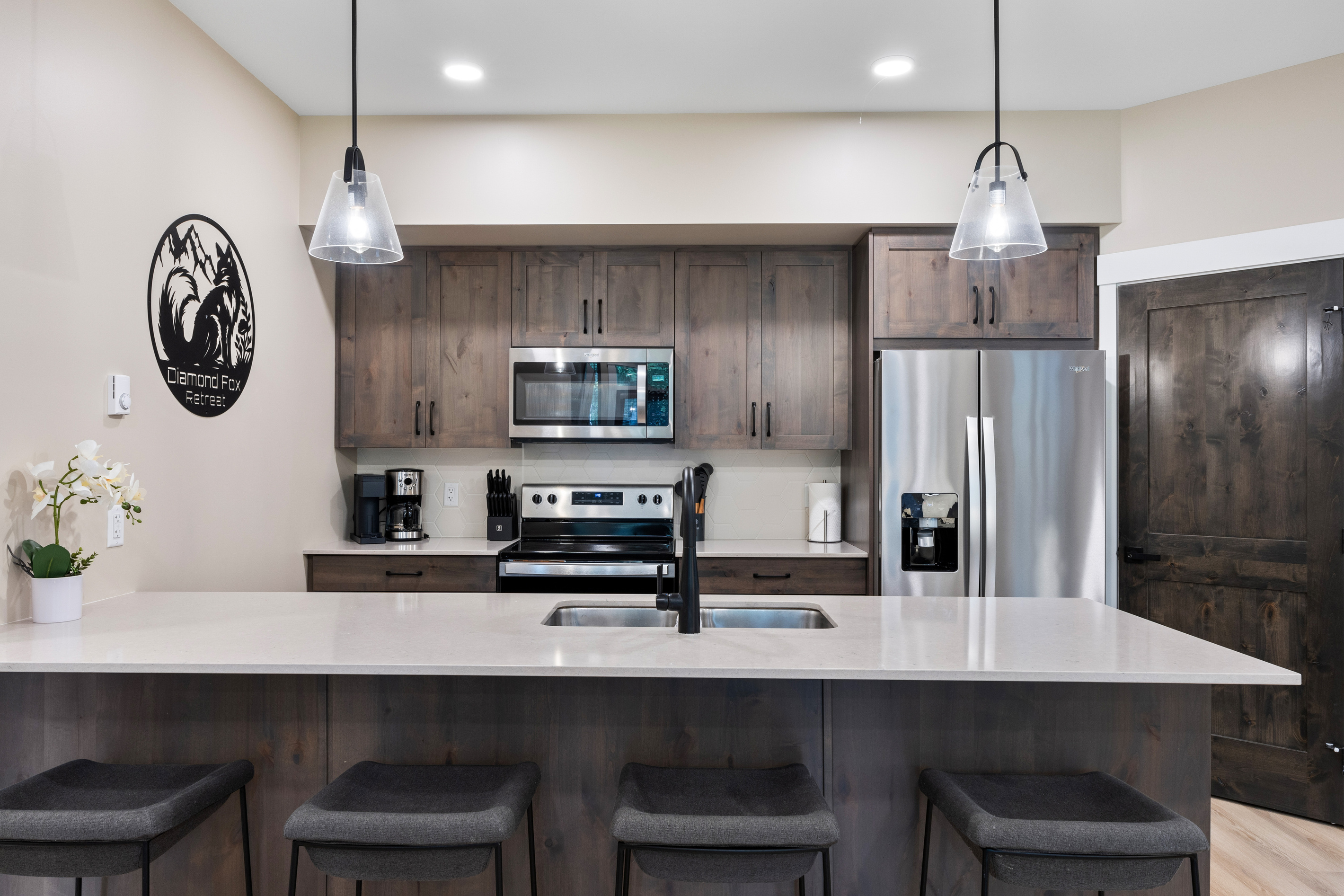 Cozy Alpine Condo w/Hot Tub! 4