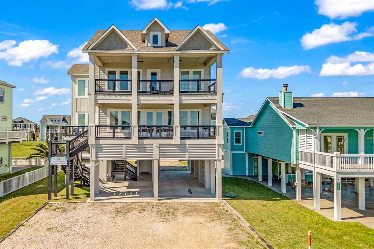 Costa Cristal Exterior: This house commands attention with its sleek facades, large windows, and grand entrances, reflecting modern elegance at every angle.