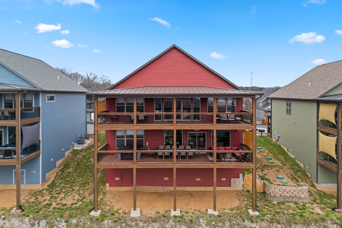  Stunning lodge retreat with expansive decks and room for the whole group