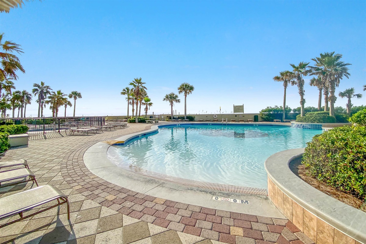 Relaxation redefined. Our expansive pool deck offers premium lounge seating and direct access to the white sandy beaches of Orange Beach. Whether you’re reading a book or watching the waves, this is coastal living at its best.