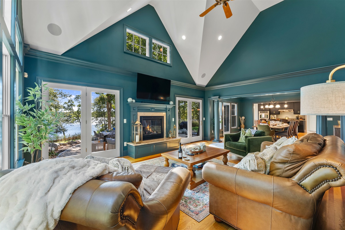 Views, vibes, and a comfy spot for everyone