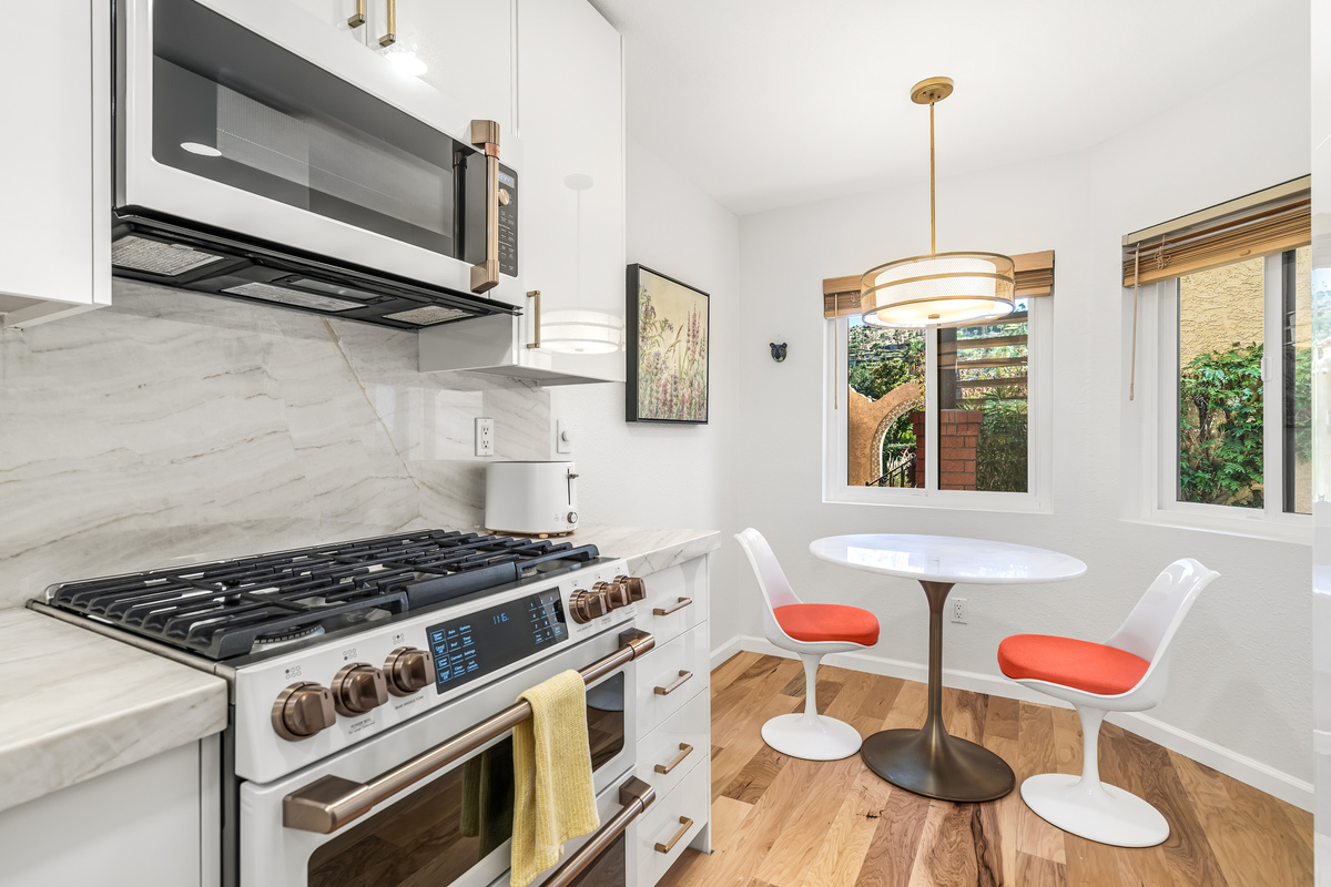 Double Convection Oven, Microwave and 5 burner Cooktop