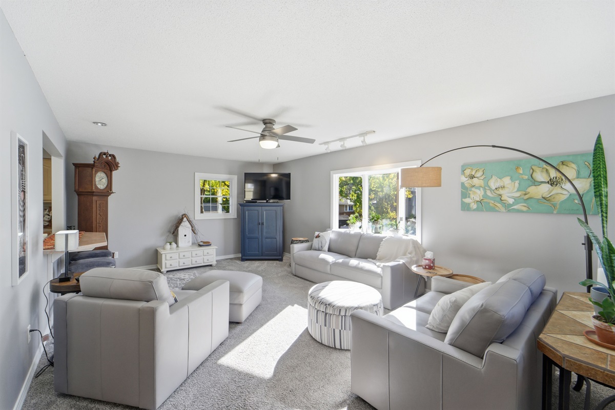 Beautiful natural light fills this South facing den that's equipped with cable TV to watch all the games!