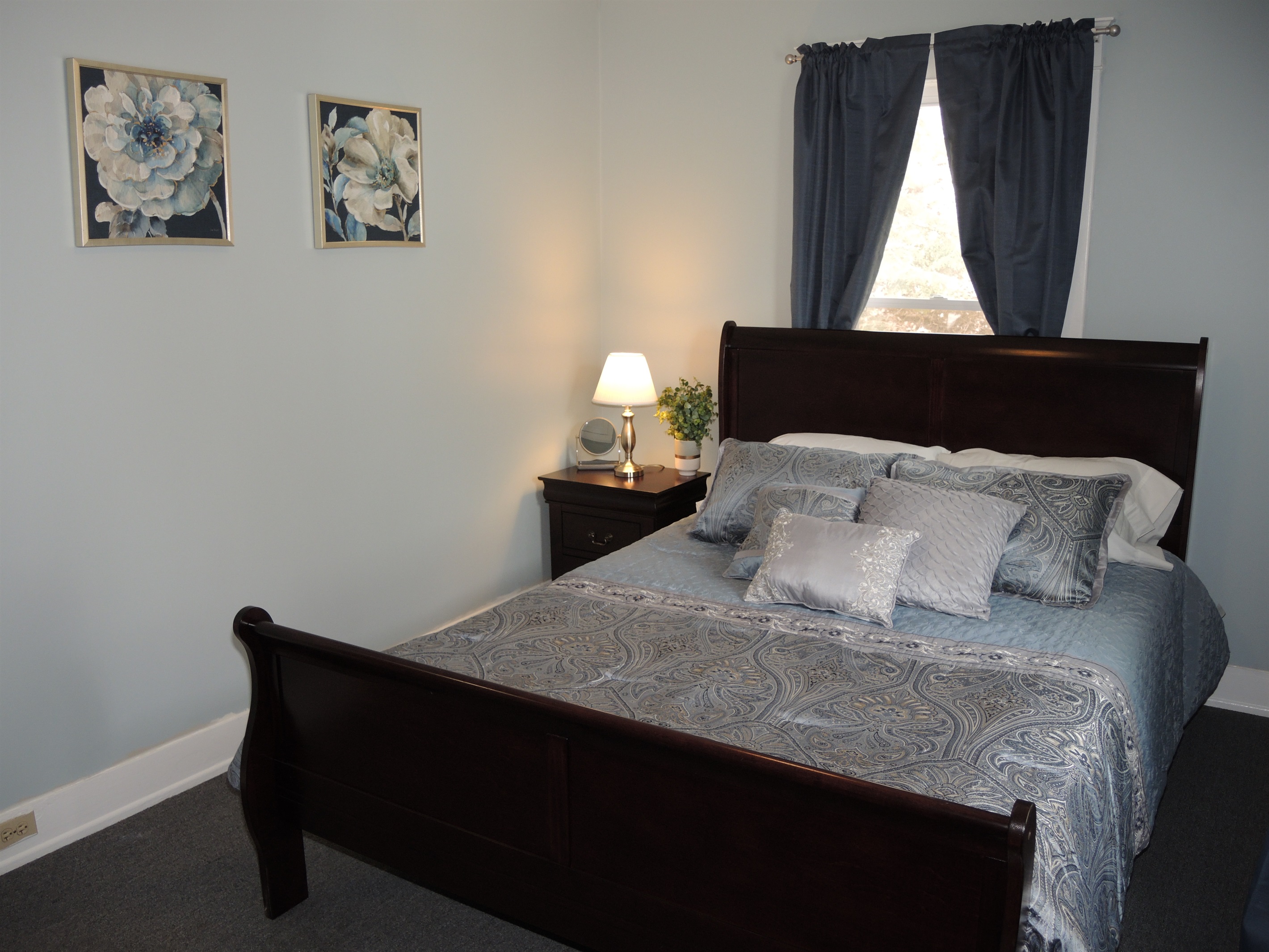 Queen bedroom 1