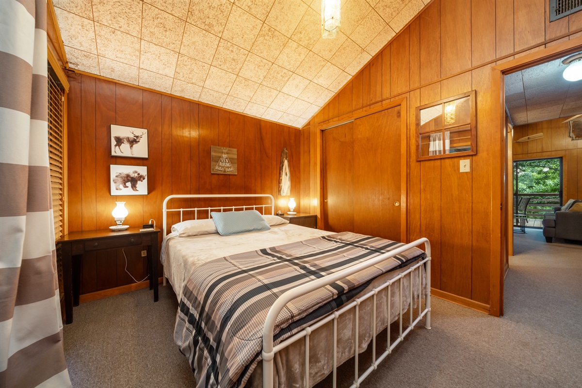 Medium-firm 12" memory foam mattress and Roku TV.