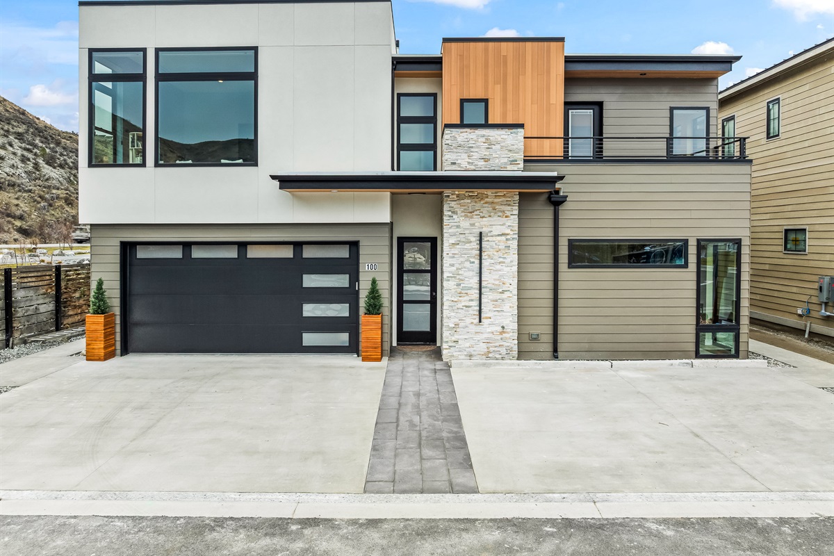 Front entrance - parking for 3-4 cars