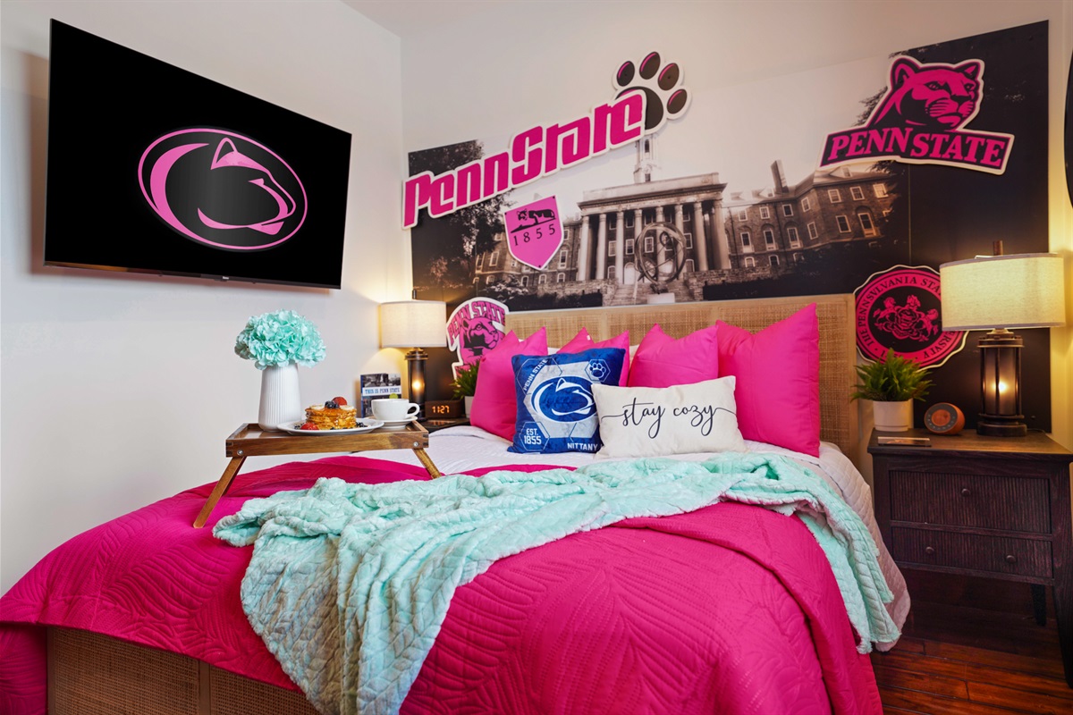 Bold Penn State–themed queen bedroom with fun design and hotel-quality comfort.