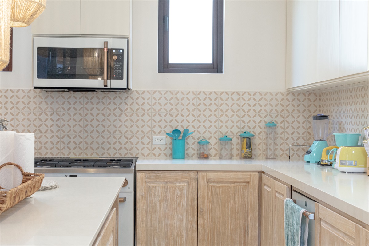 Fully equipped kitchen.