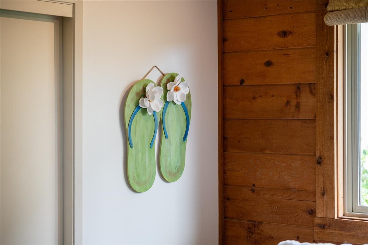 surf twin room decor