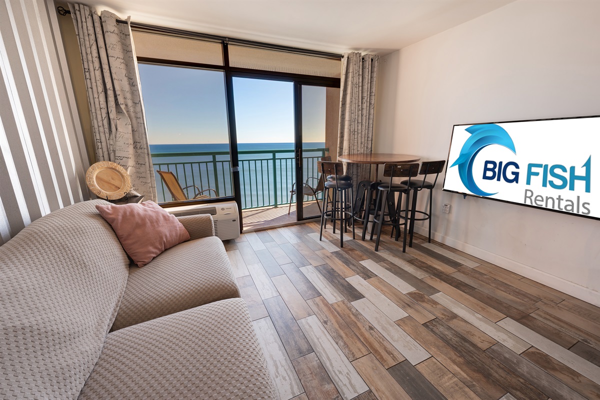 Living Room with Stunning Views🌊☀️