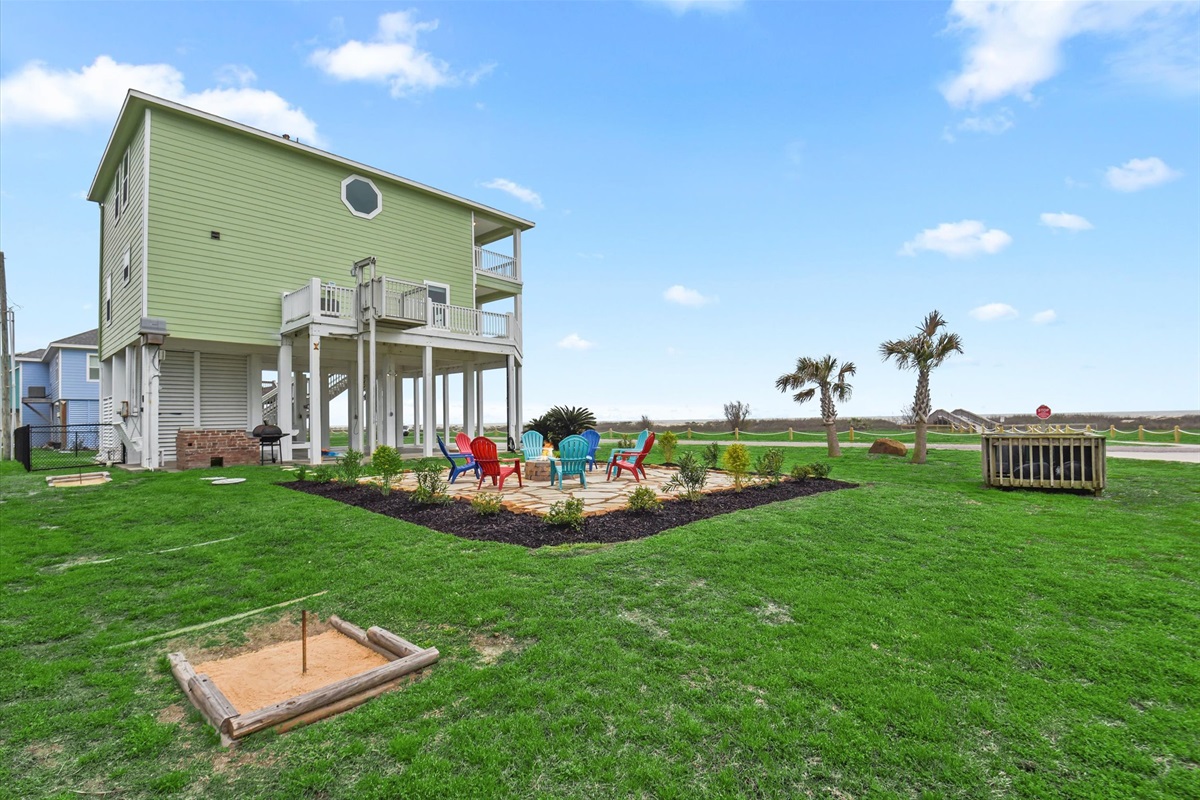 192b321ee66648f1aaa6172e9d60eba6 Large | Beachhouse | Texas | TX | Vacation Homes | Galveston | Crystal Beach | Kokomo | Breezy Days | Beachfront Elegance | Sunrise Serenity | Southern Sands Property Management, LLC