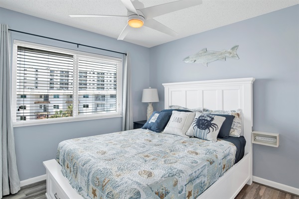 Master Bedroom - Queen bed
