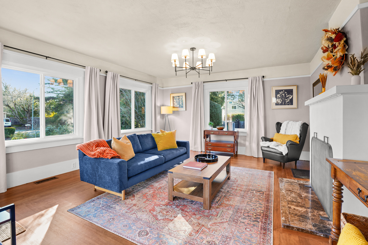 Relax in the inviting living room, complete with comfortable seating and a Smart TV for streaming your favorite movies and shows. It's the perfect place to unwind, gather with family and friends, or enjoy a cozy night in.