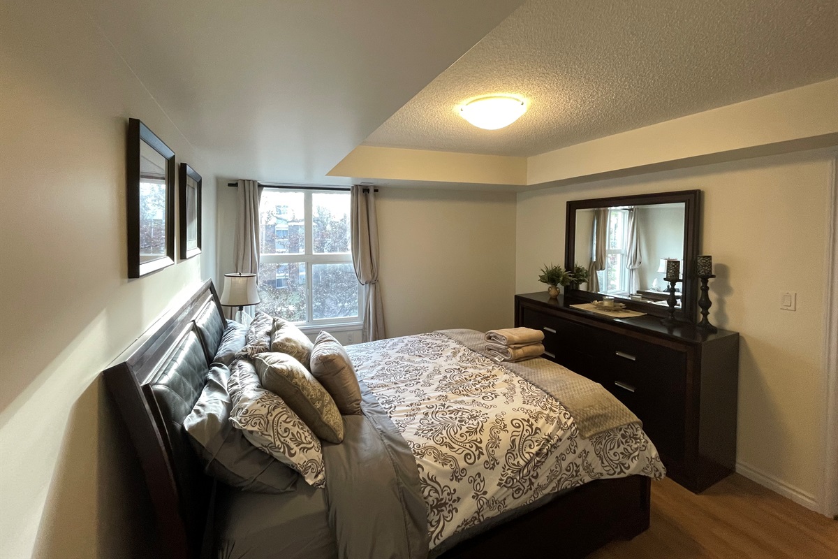 Modern bedroom.