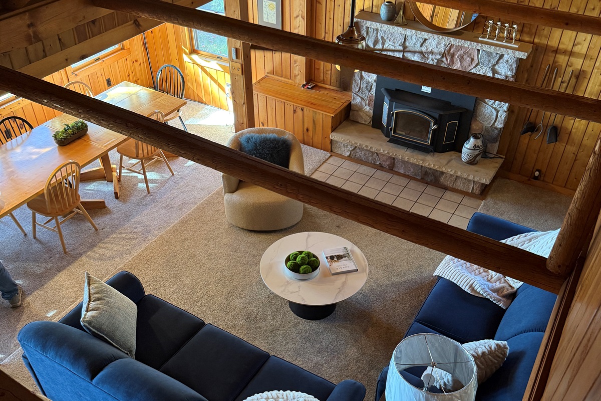 The pine lodge offers a cozy getaway for all four seasons. Enjoy the view of the lake, cozy up on the couch with a good book in front of the fire, or simply chill with your friends and family.