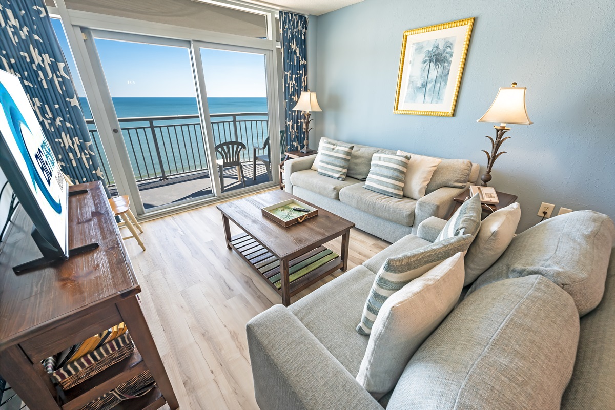 Amazing Living Room with Stunning Views🌊☀️