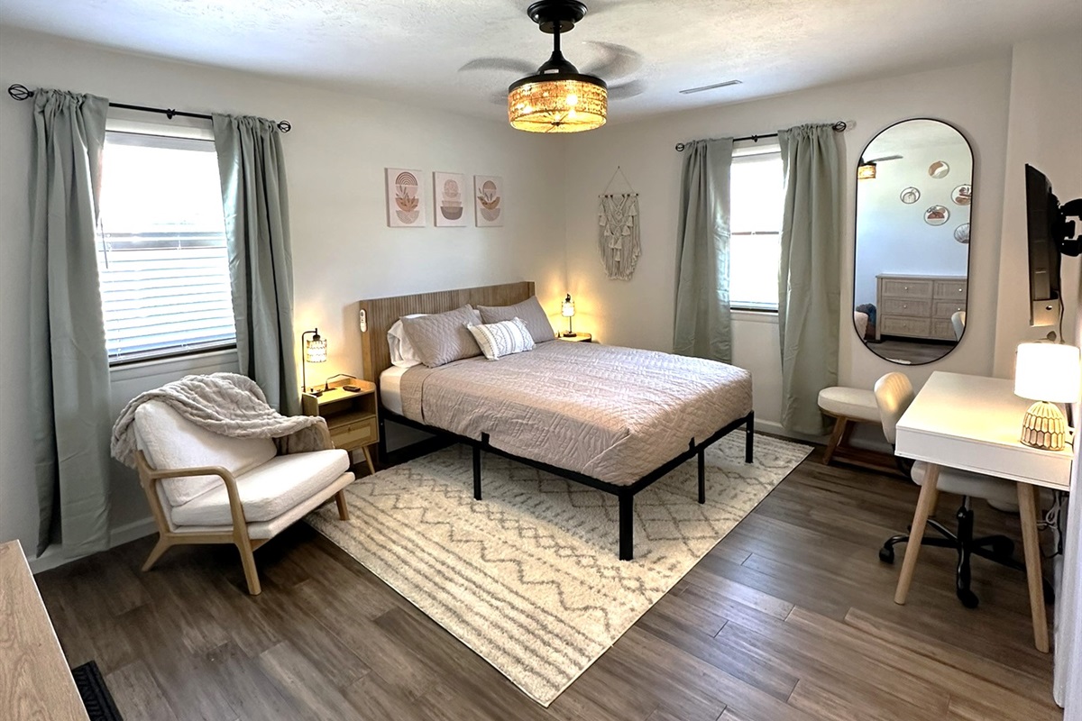 Queen bed, ceiling fan, closet and 43" smart TV