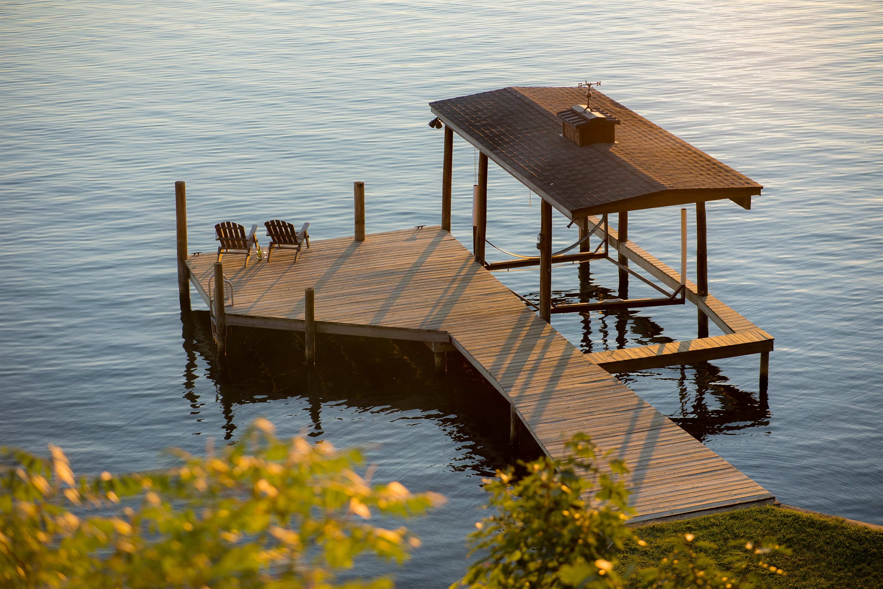  V-haul electric boat lift | Boat lift available for use with owner permission