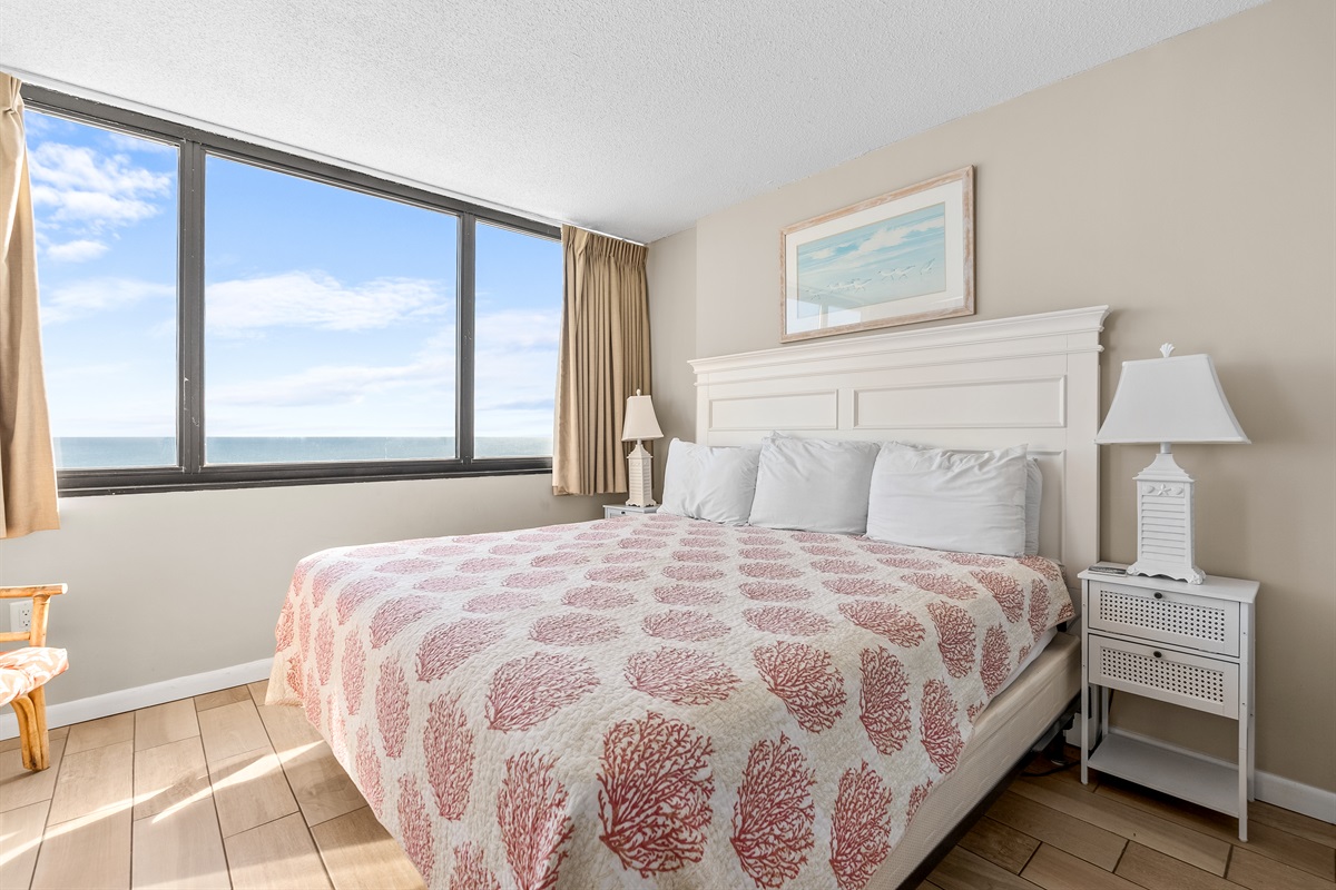 Elegant Master Bedroom with a Plush King Bed