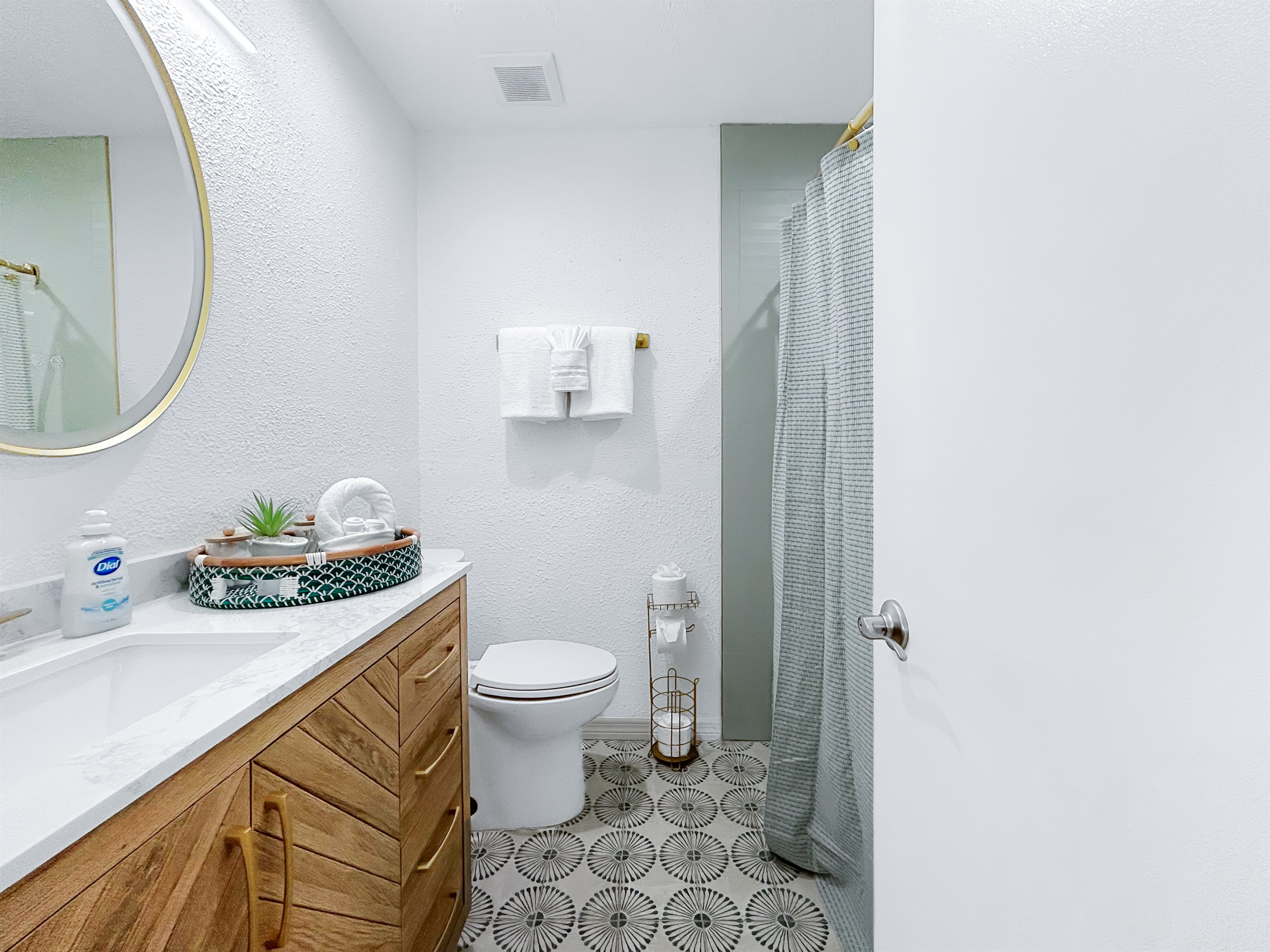 ✨ Newly renovated main bath with green/wood/gold vibes