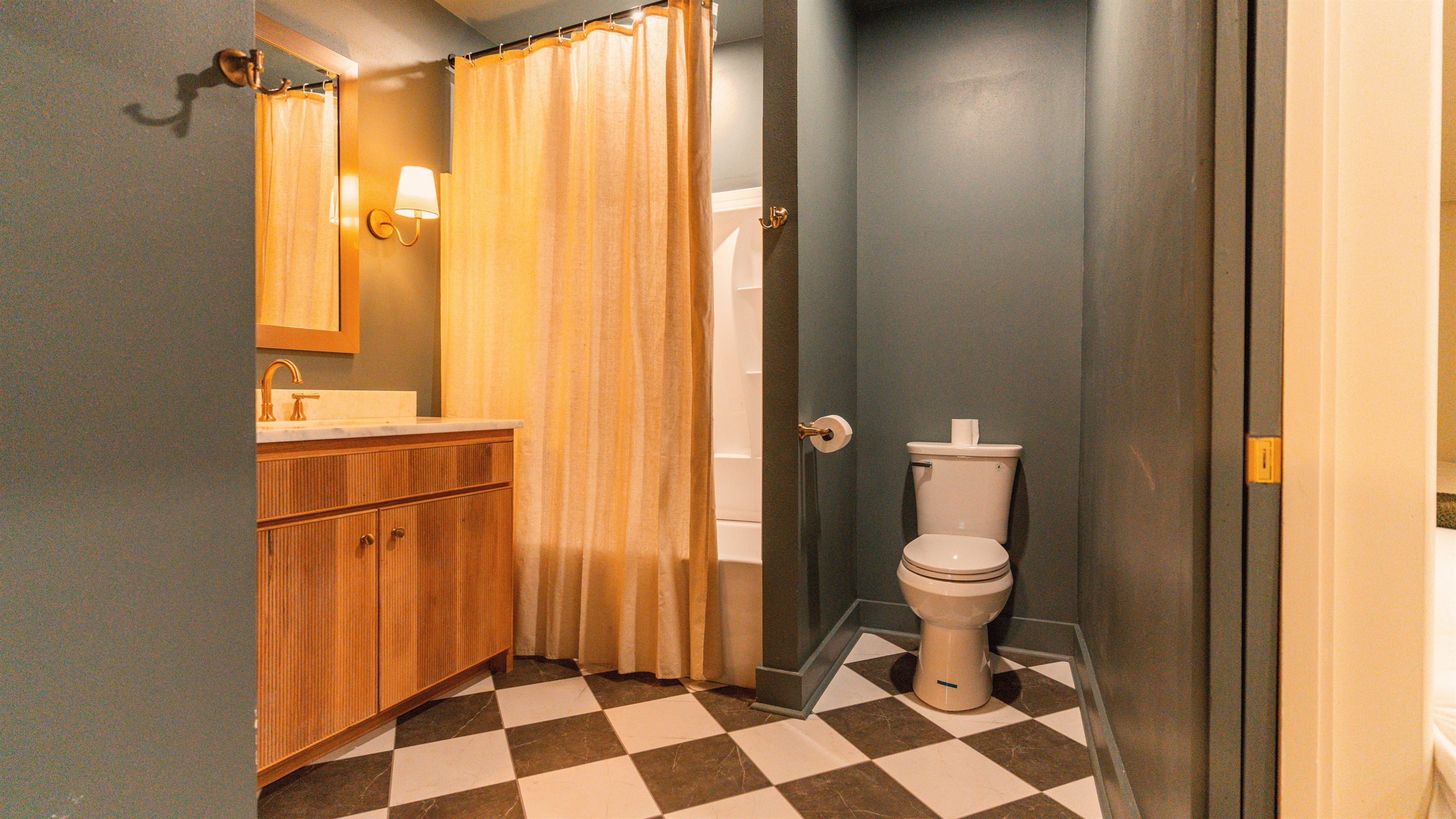 PawPaw's Master Bathroom