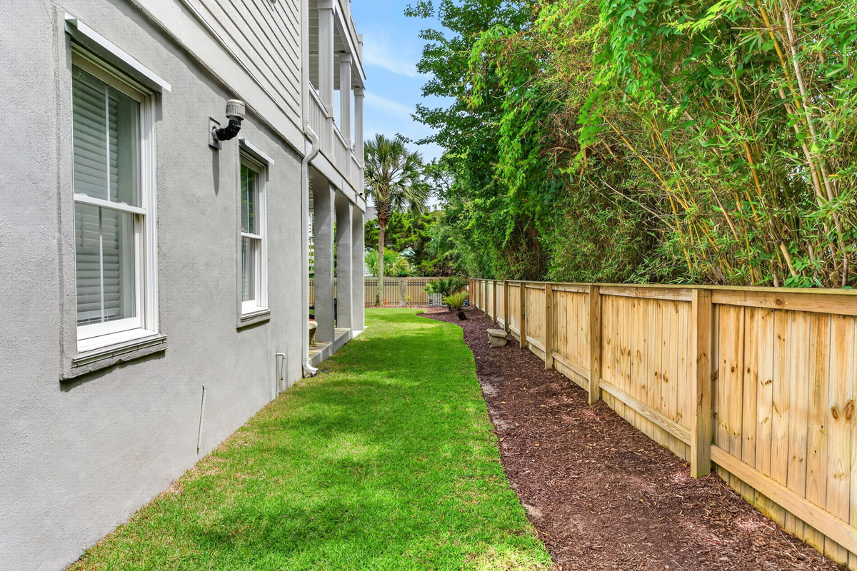 Side yard | Twin Palms | 914 Carolina Blvd | Isle of Palms, SC | IOP Escapes