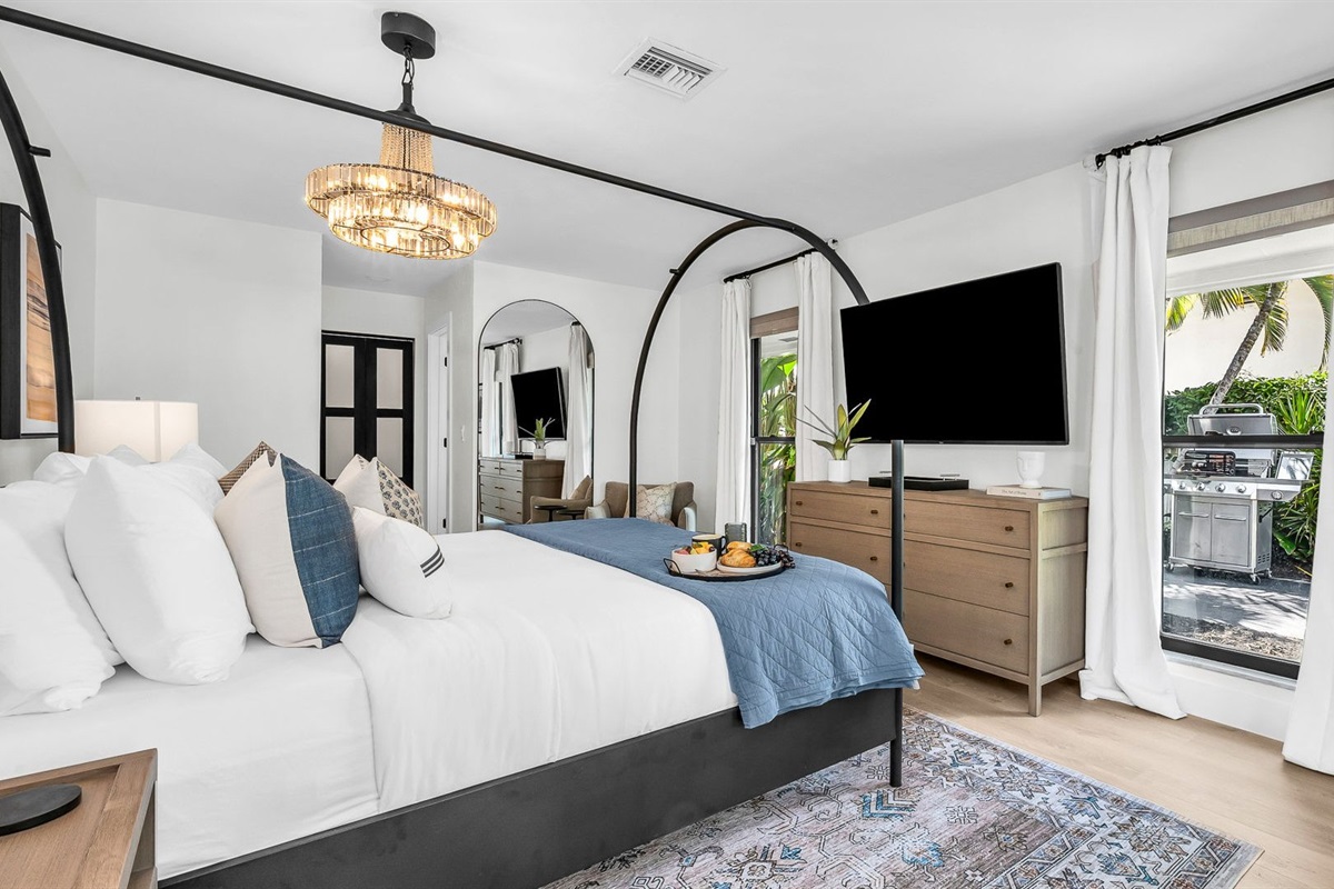 This second primary suite offers a plush king bed, private ensuite bathroom, and walk-in closet for added comfort. Enjoy poolside views and direct access to the outdoor living area, making it the perfect blend of luxury and convenience.