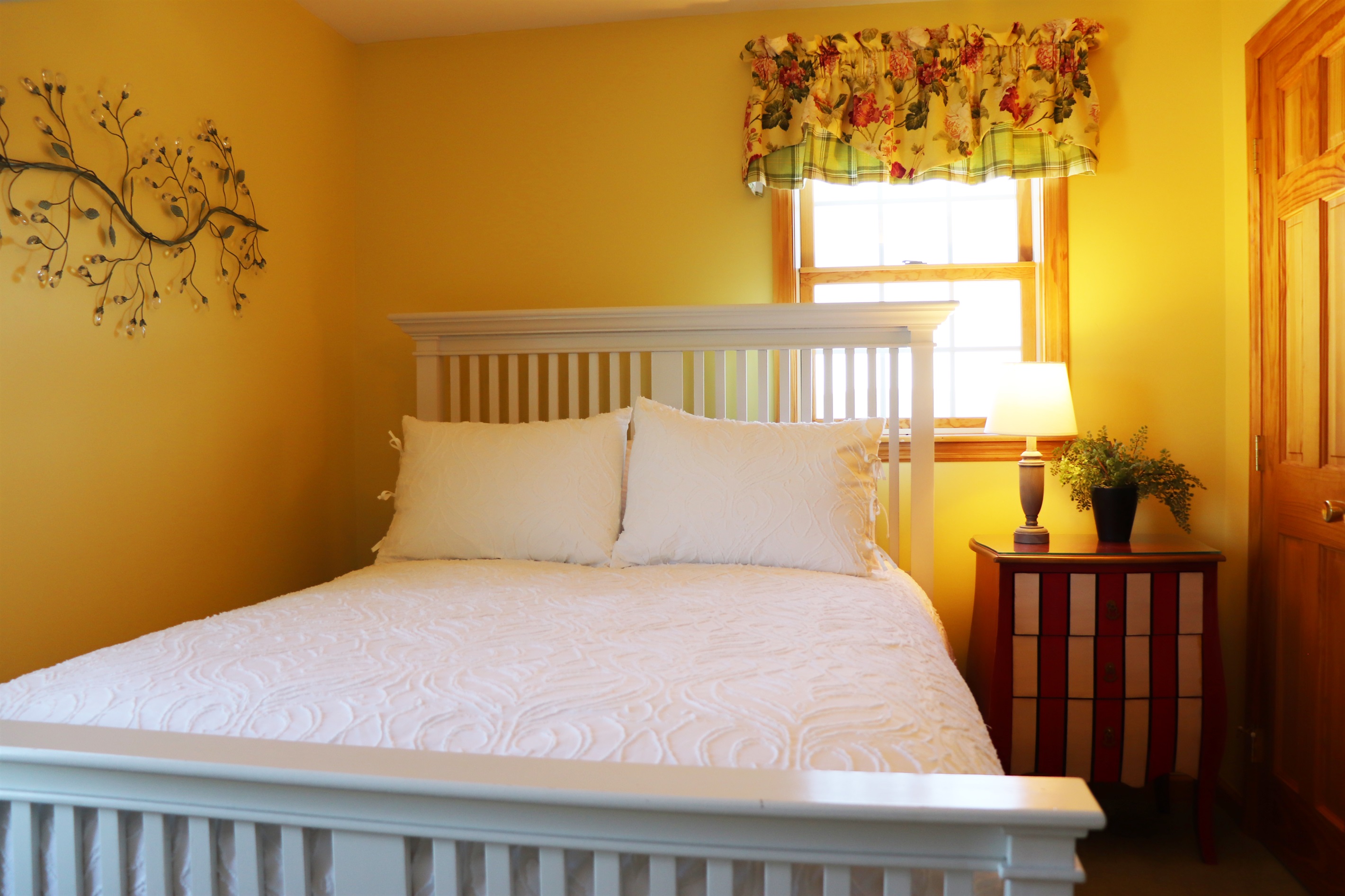 1st Floor Queen Bedroom.