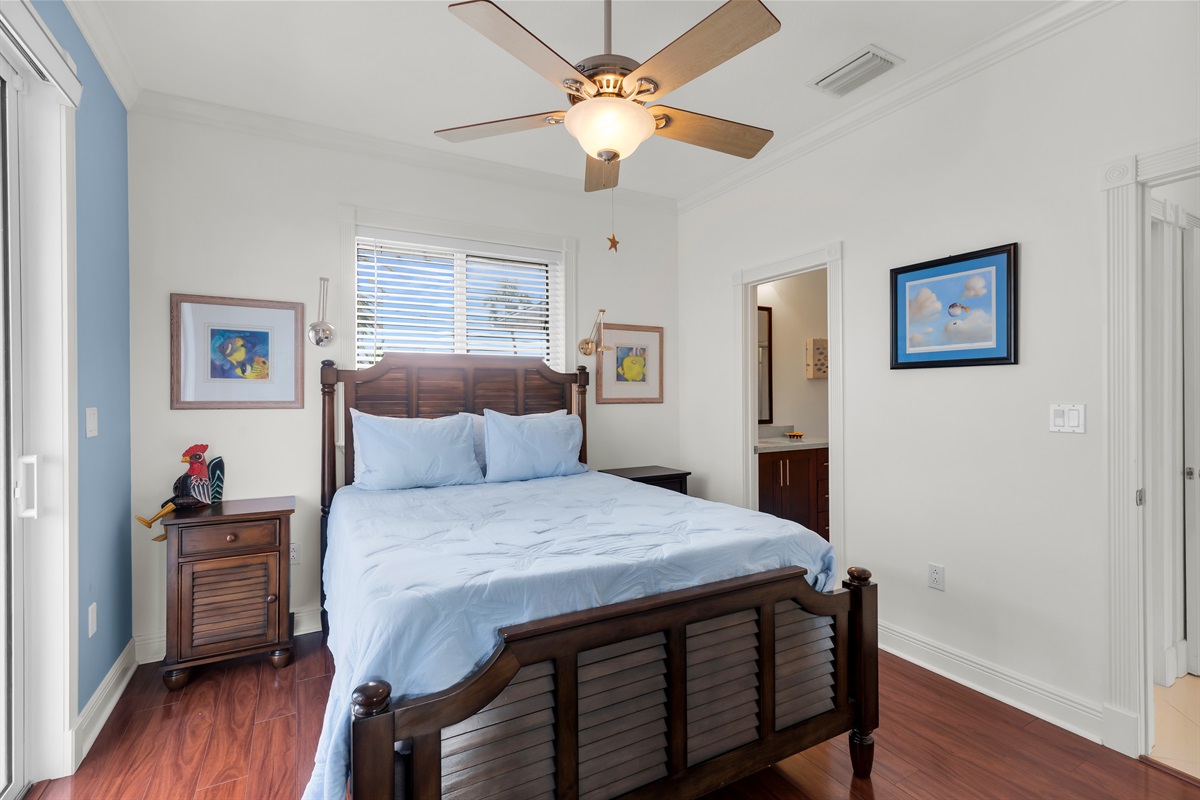 Guest bedroom with ensuite bathroom