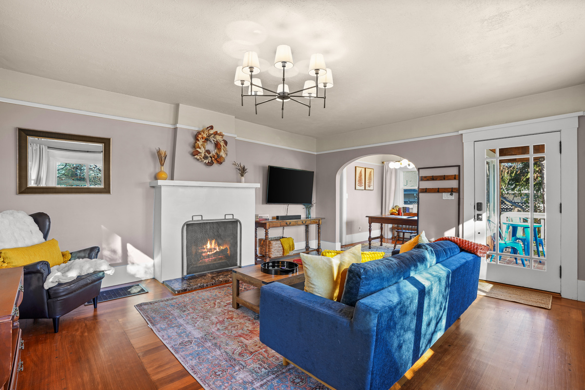 Relax in the inviting living room, complete with comfortable seating and a Smart TV for streaming your favorite movies and shows. It's the perfect place to unwind, gather with family and friends, or enjoy a cozy night in.
