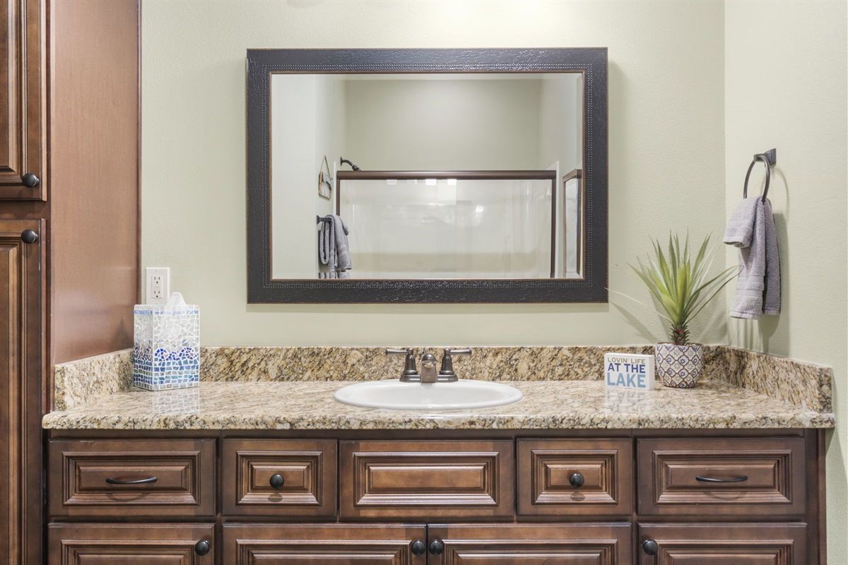 King bedroom #5 ensuite bath