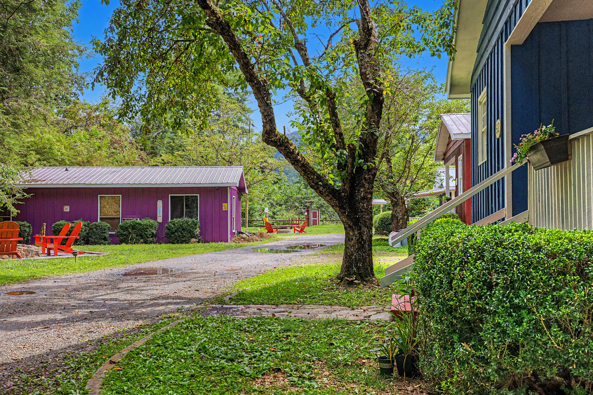 Charming Exterior: Vibrant colors and inviting seating await your mountain getaway!