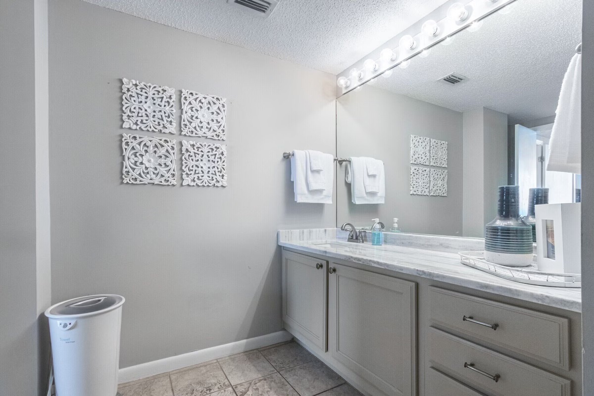 Master ensuite bathroom